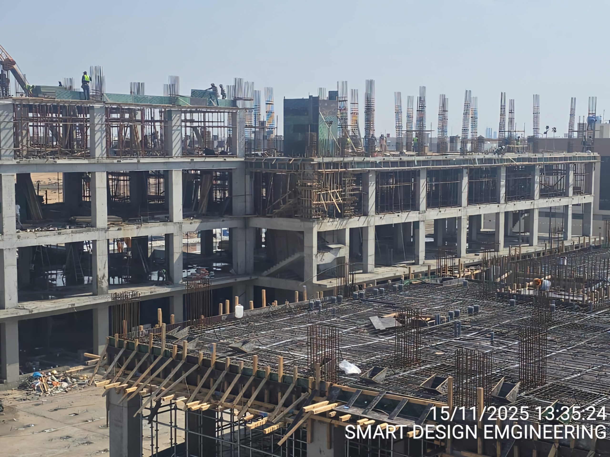 مدارس الامتياز المعرفي في جدة – التصميم الإنشائي وتنفيذ الهيكل الخرساني وبلاطات الشد اللاحق